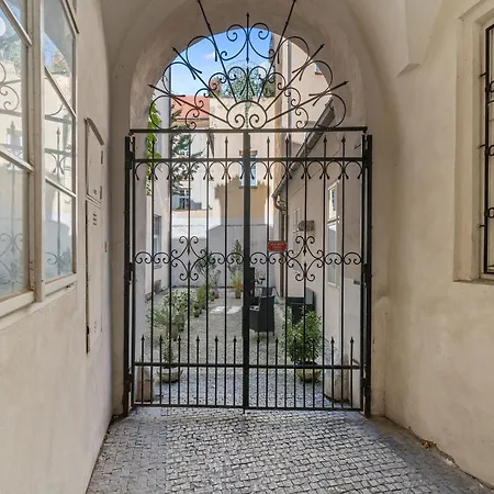 Old Town Home-5 By Interhome براغ