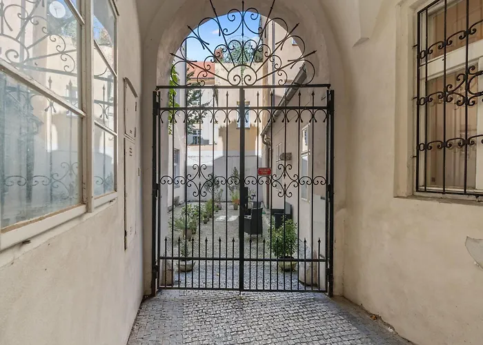 Old Town Home-5 By Interhome براغ