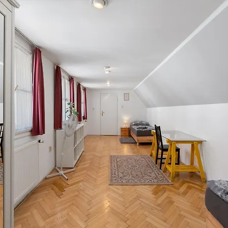 Old Town Home-5 By Interhome * Praga